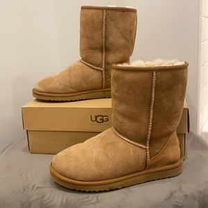 UGG Classic Short Women’s Boots - Chestnut - Size 8 - Gently Used